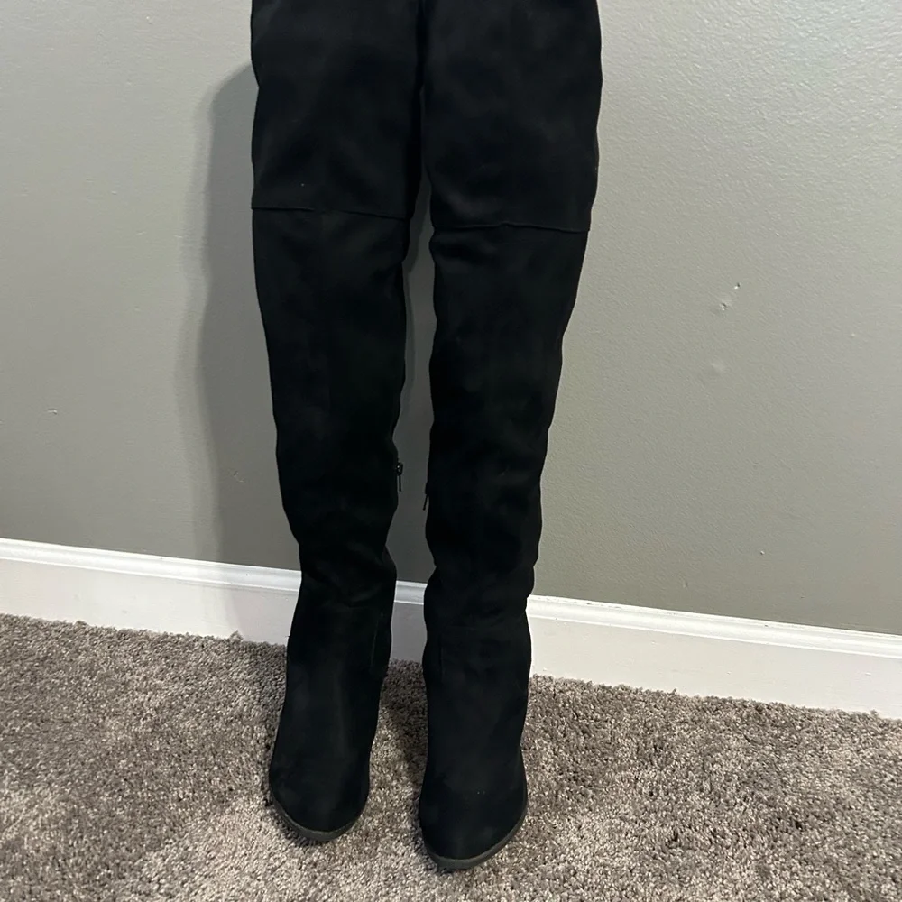 Cupid women’s size 8.5 poll on stretchy over the knee‎ block, heel boot.